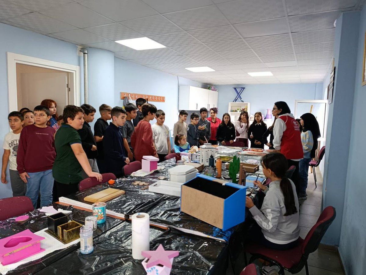 Ara tatilde, Efeler - Gazipaşa Ortaokulu öğrencilerini Aydın Gençlik Merkezimizde misafir ettik.

Okullar Merkezimizde ve ÇEDES projesi kapsamında Merkezimizi tanıttık, etkinlikler gerçekleştirdik.

#OkullarMerkezimizde