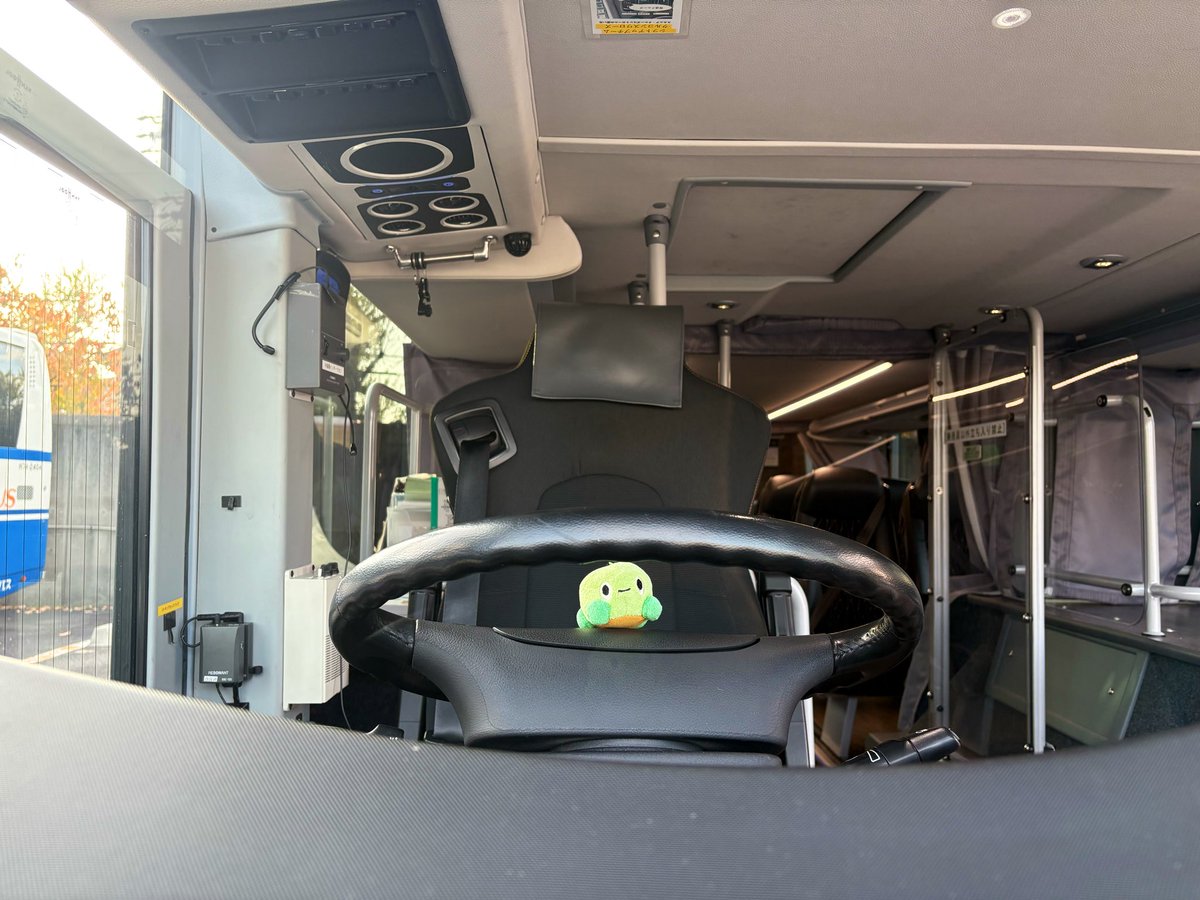 JRtokai_bus's tweet image. 今日は、JR四国バス様に続き、小豆島オリーブバス様とSNS担当者ミーティング🫒
互いのバス愛を交換し、高め合いました🚍❤️

なお、オリバス君には当社バスへ沢山乗って貰い、応接室も楽しんでいただきました🎵

遠く離れたバス会社でも、こうして繋がりを持てること、嬉しい限りです！！…