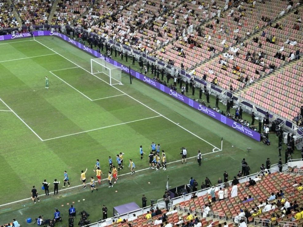 ياخي تخيل في زمن الصندوق عندك رونالدو بروزو ماني دوران لابورت اوتافيو ويدبجك نادي قيمته السوقيه تساوي قيمة اصطب ونيت مديلها 87 ىلعنم الوضاعه بس