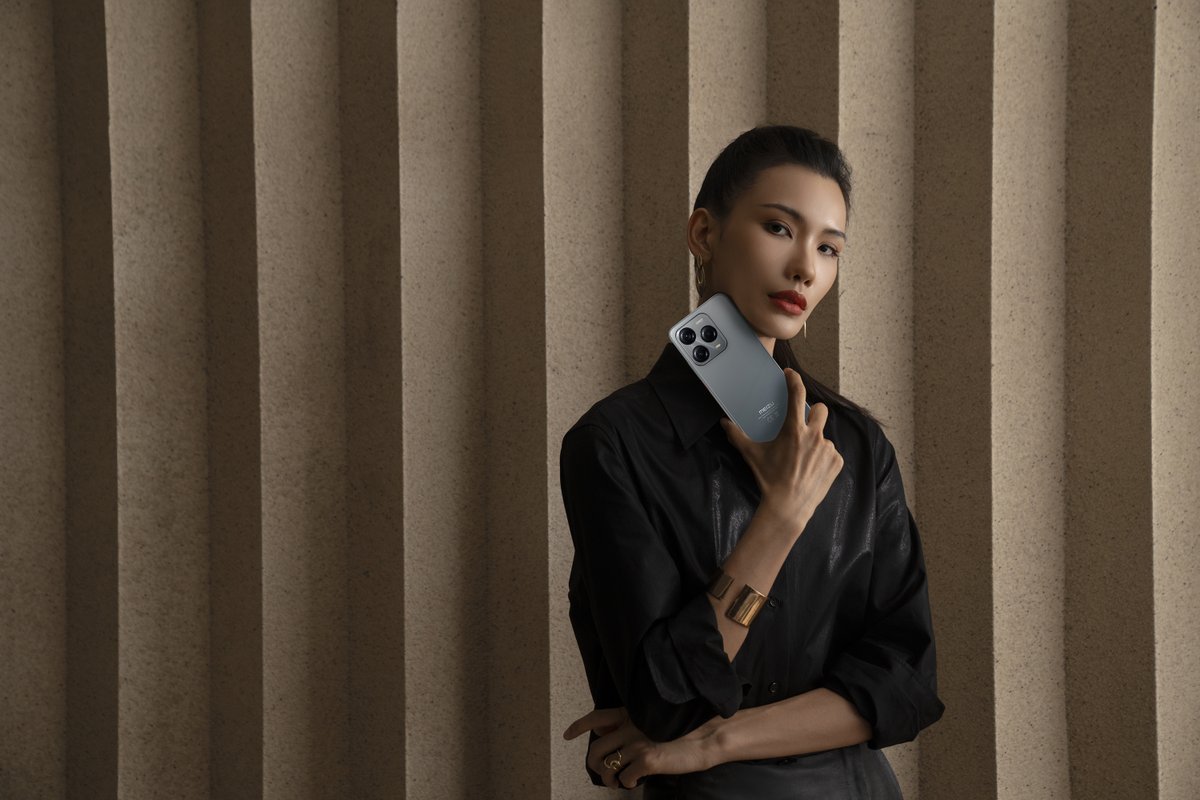MEIZU's tweet image. Sleek design meets powerful performance in the #MeizuNote22. Capture every moment with its stunning camera system, all wrapped in this elegant matte finish. Your new everyday companion for style and substance. 📸✨

#MeizuNote22 #Meizu #Smartphone #MobilePhone #CameraPhone