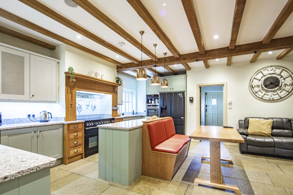 A beautiful barn with spacious accomm, and double garage with studio flat above &amp; 1 bed flat below, in pretty wraparound gardens. Goring on Thames, Oxfordshire / £1,500,000 #OpeningNewDoors #Property #EstateAgent #RealEstate warmingham.com/me/propertylin…