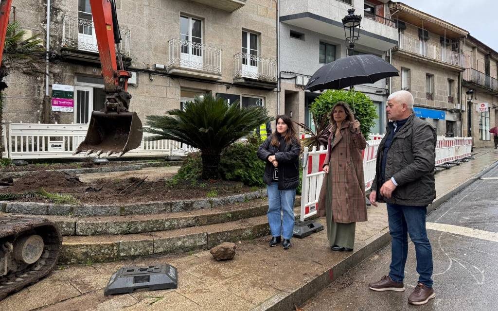 Mobilidade amable na contorna da Casa do Concello de Ponteareas -  novasdoeixoatlantico.com/mobilidade-ama… 

Ponteareas | O Concello de Ponteareas, a través da Concellería de Urbanismo, informa do inicio das obras do proxecto básico e de execución de mobilidade amable e recuperación de espa...