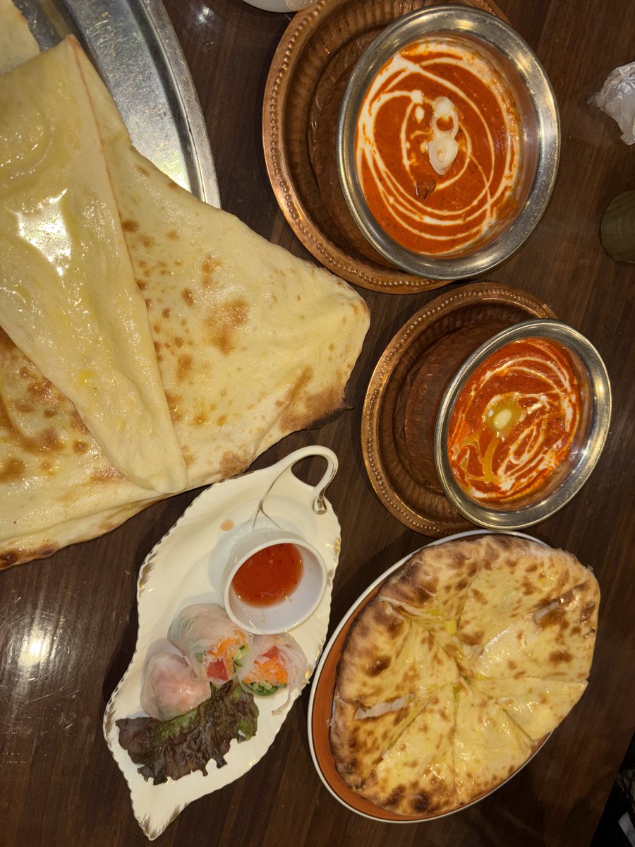 jpredarmy1129's tweet image. バターナンが大きすぎて