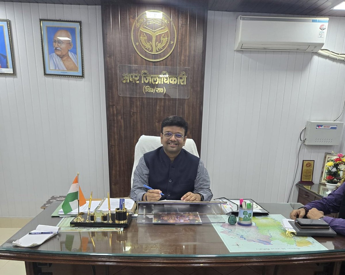 AhteshamFIN's tweet image. #PCS प्रसून द्विवेदी 2015 ने #ADM FR #पीलीभीत का पदभार ग्रहण किया 📩