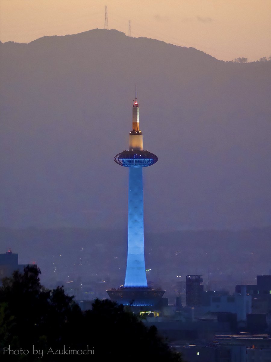 先ほど清水寺から撮影した夕方の京都タワーがめっちゃカッコよかったです