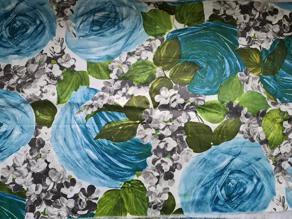 gnome_alice's tweet image. Just come across some remnants of mid C20 cotton prints. Just because all the TV was monochrome didn&apos;t mean we had no colour in our lives.
#MidCenturyModern
#MidMod