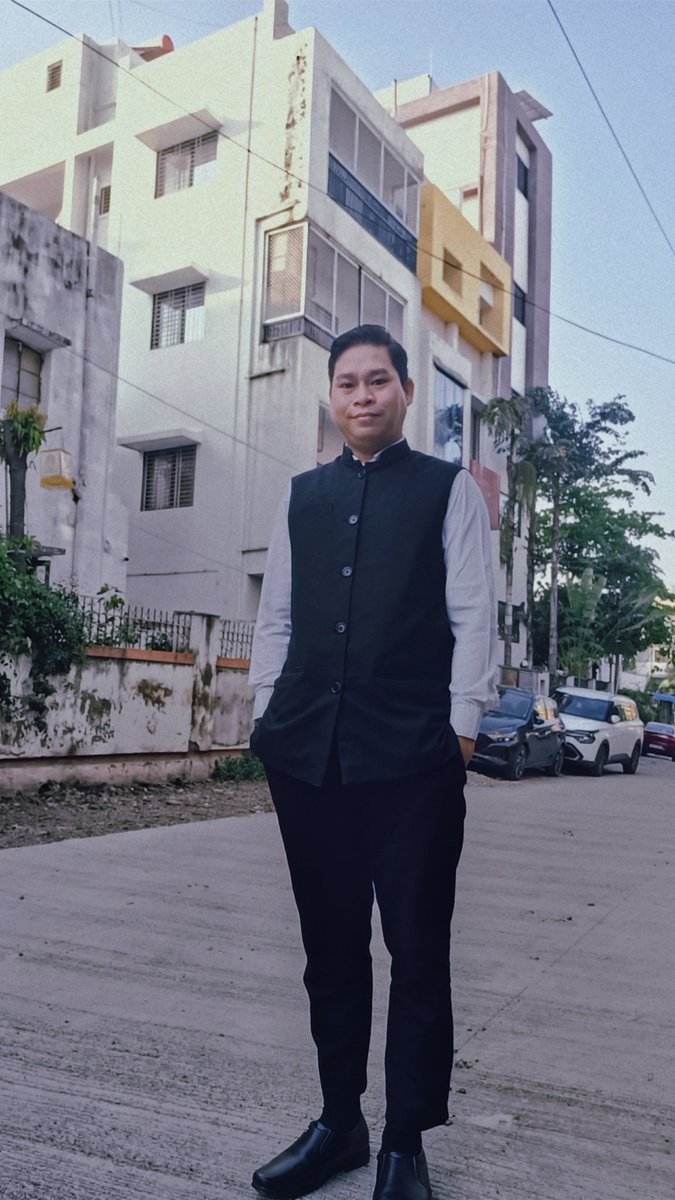 dharmajeetchak's tweet image. “Weather or seasons ke anusaar mera Rong-Rup Chehra Bodolte Rehta hai aur ushi ke sath-sath mera Jobs/Profession aur Jagah/Places bhi Bodolte Rehta hai.” 

“Zindagi yeeha nahi hai ki keol hum ek kone pe beth kar - rehkar jiye. Zindagi woh hai jho saaro disayo pe gum kar,...etc.