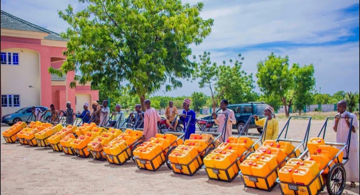 official_Wasman's tweet photo. Justice for @AbbaM_Abiyos 
We are calling the Jigawa State Government to intervent in this matter, because Abiyos post about how a chairman of his LGA empower youth with wheelbarrow. This is shame !!
@vdmempire  @bulamabukarti https://t.co/9o8r7pNvLx