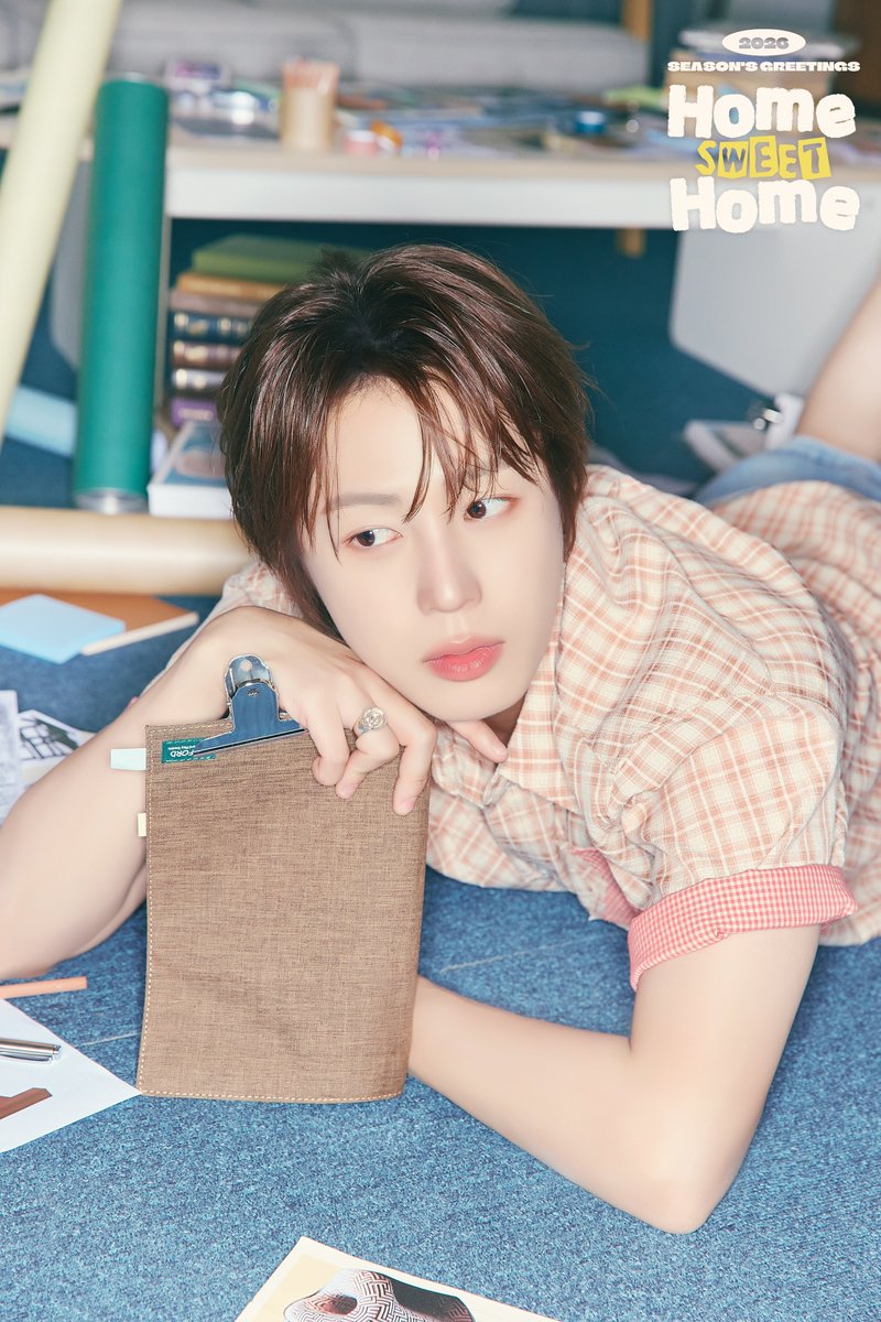 BPM_HSW's tweet image. 하성운 (HA SUNG WOON)
2026 SEASON&apos;S GREETINGS
[HOME SWEET HOME]

Concept Photo

Pre-Order
2025. 11. 11. (TUE) 14:00 -
2025. 11. 26. (WED) 23:59 (KST)

#하성운 #HASUNGWOON 
#HOME_SWEET_HOME