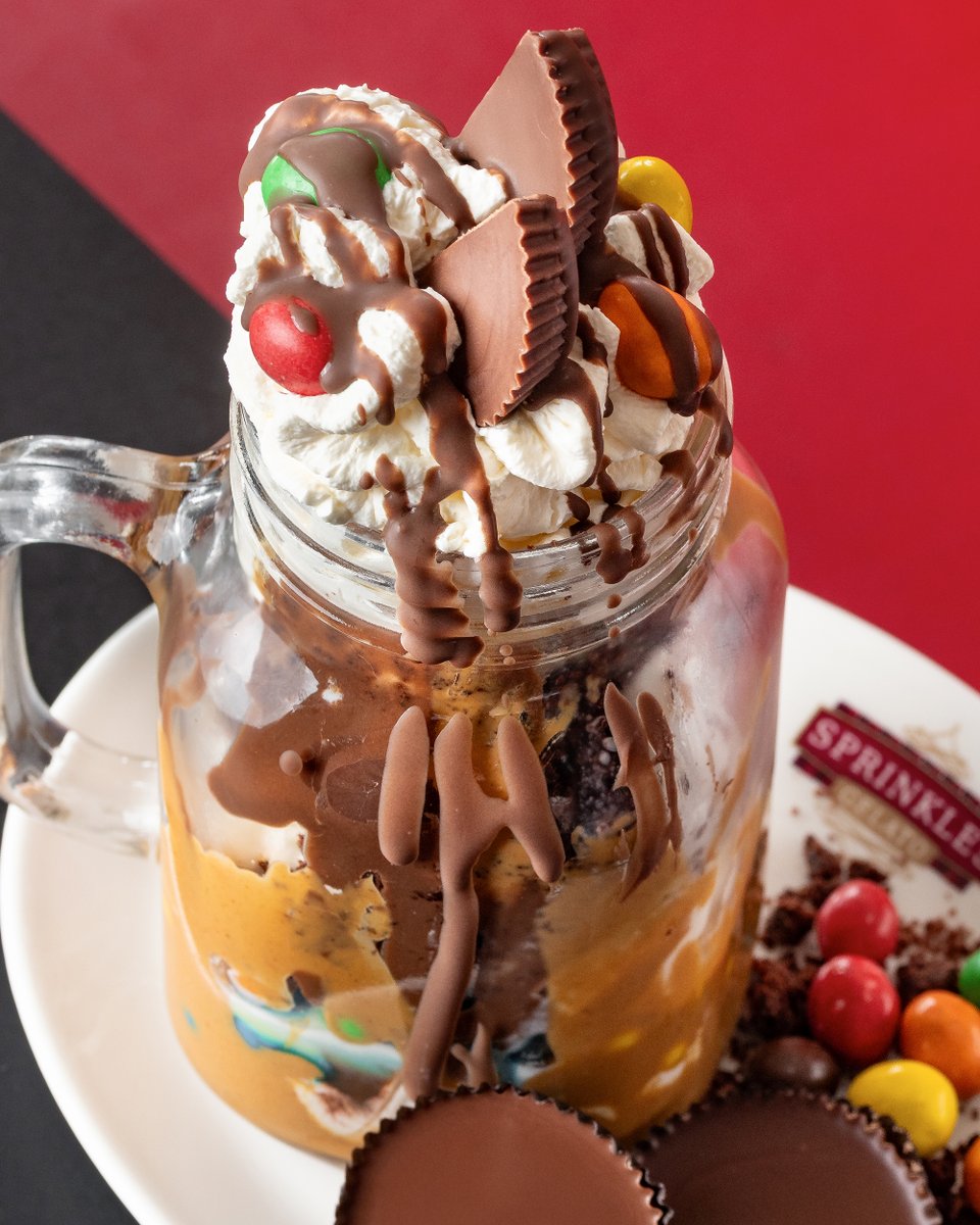 SprinklesGelato's tweet image. DELICIOUSLY SCRUMPTIOUS in a jar! 🥜 We're nuts for this mix: warm PB, Reese's Cup, peanut M&amp;amp;M’s, crumbled brownie, and vanilla ice cream. 🍨 A peanut lover's dream, only at Sprinkles. Get yours! 👇

#PeanutButter #DessertsInAJar #Sprinkles #Reeses #SprinklesGelato #Southampton