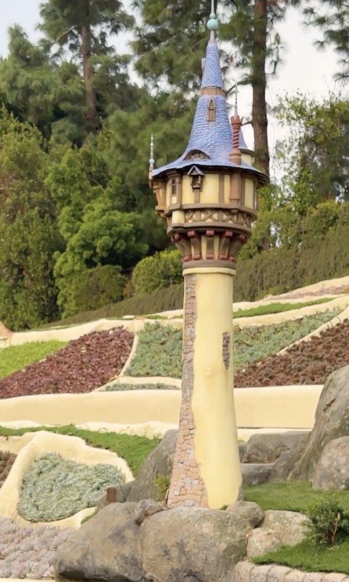 Mouseland_magic's tweet image. DISNEYLAND USA - Rapunzel’s Tower was added as part of the Storybook Land Canal Boats at Disneyland Park. Guests are seeing it today for the very first time during the ride. #disneyland