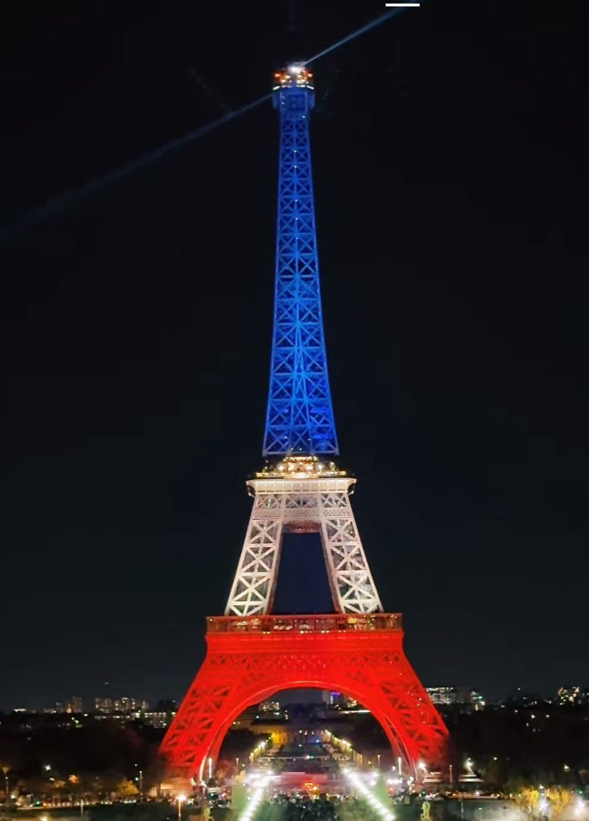 🚨 🇫🇷 ALERTE INFO : Une pétition a été lancée pour que la Tour Eiffel reste illuminée en bleu, blanc, rouge chaque soir.

🗣️ Soutenez-vous cette pétition ?

🅰️. POUR
🅱️. CONTRE
