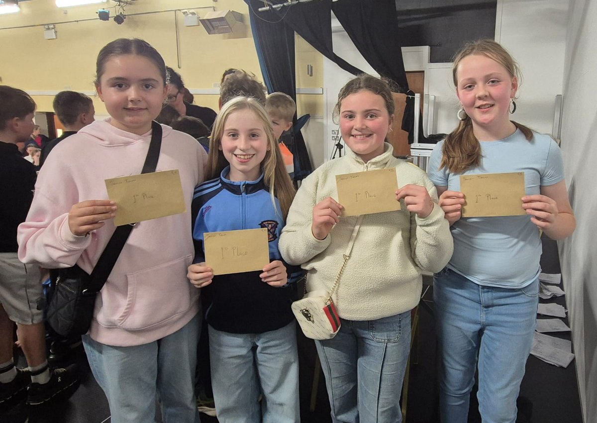 Thanks to our neighbours in <a href="/CurraglassNS/">Curraglass N.S</a> for hosting a fab table quiz last night.
Our Senior Girl's Team were happy with their performance 🏆🏆