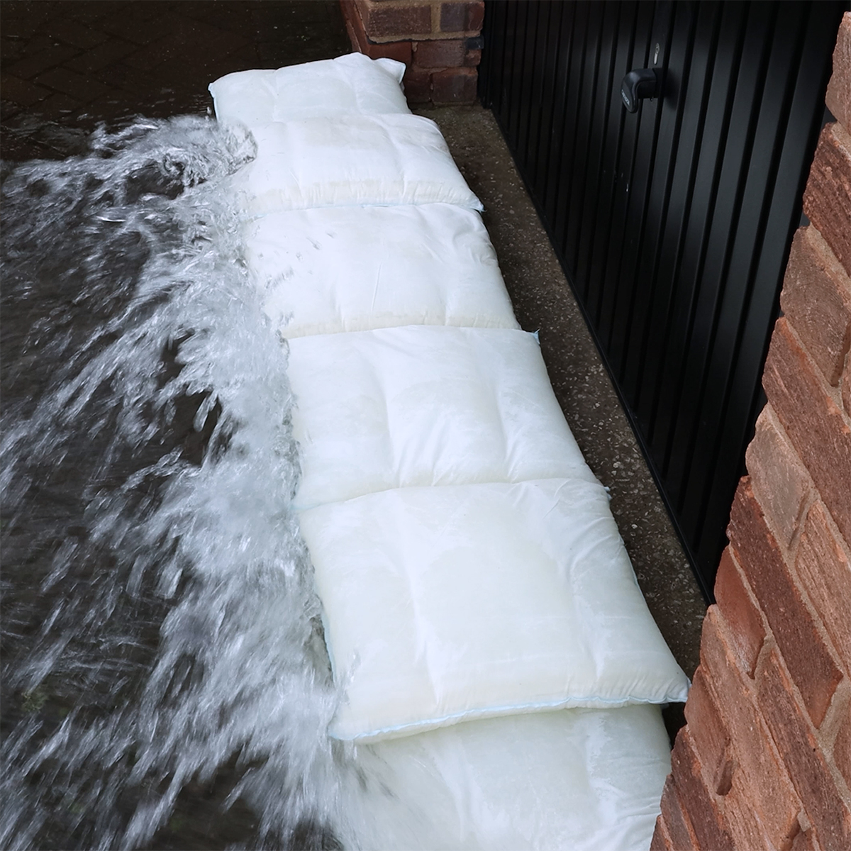 EHSmith's tweet image. Protect your property from Storm Claudia. 🌧️

Fernco Floodbags are an innovative and reusable solution for #flood protection.

☑️ No sand needed
☑️ Mess free flood barrier
☑️ Quick and easy to use

Order online 👉 tinyurl.com/39vtt7wv

#Flooding #FloodProtection #StormClaudia