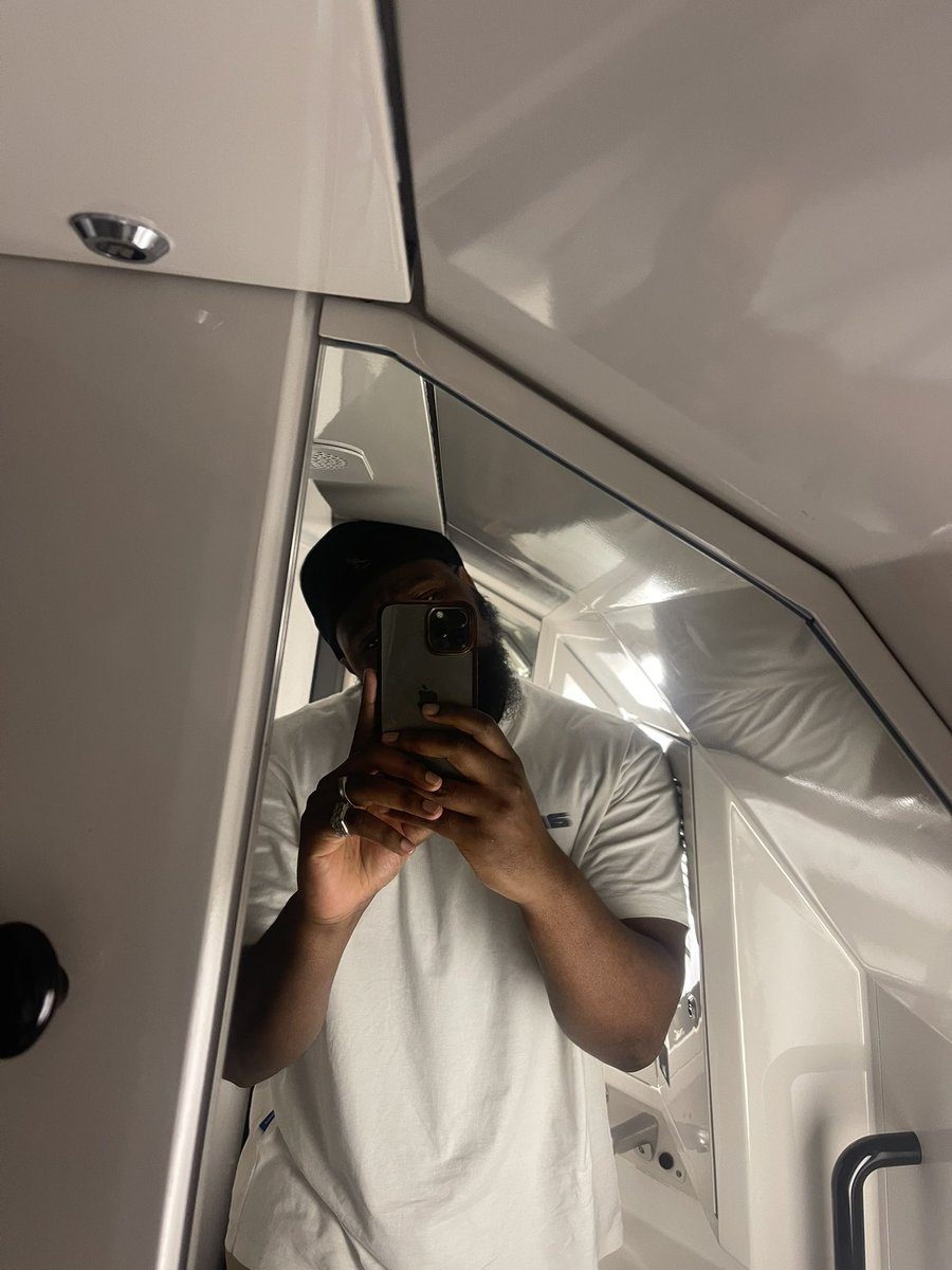 MK_RZA's tweet image. Bon, faut croire que j’ai le même soucis chez les frères de la @SNCFVoyageurs 

On fait comment ? 😭😭😭