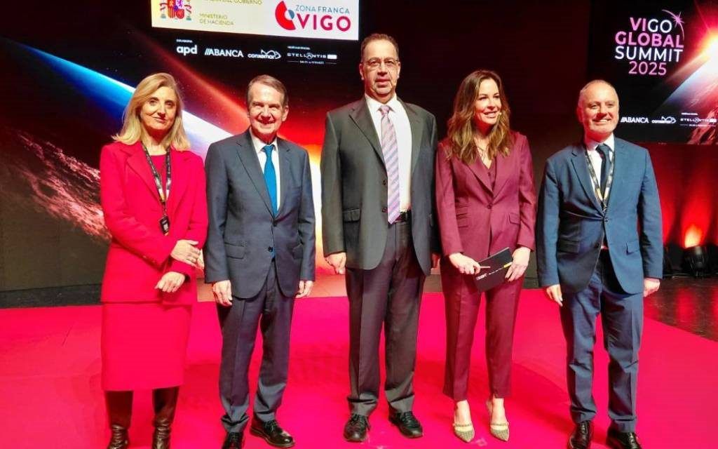 Vigo, un referente da xeopolítica global -  novasdoeixoatlantico.com/vigo-un-refere… 

Vigo | Organizado pola Zona Franca no Auditorio Mar de Vigo, a segunda edición do Vigo Global Summit celebrado os días 12 e 13 de novembro afirmou á cidade olívica como un foro de referencia para a reflexi...