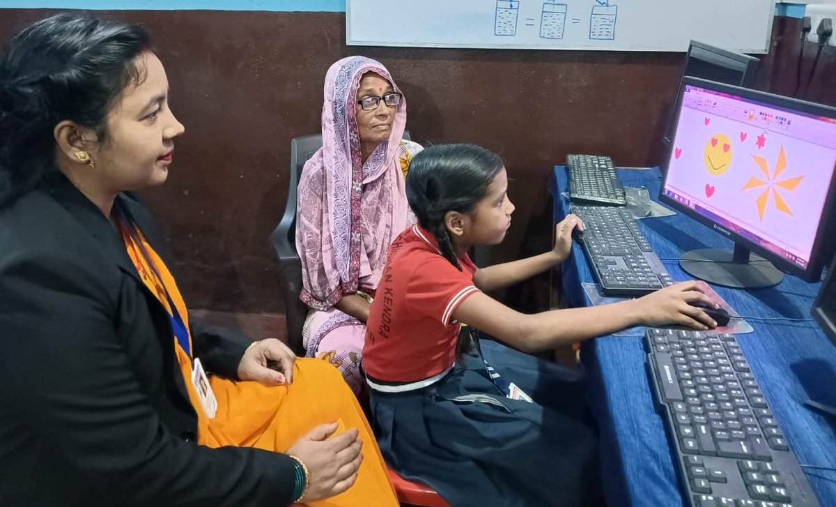 apnipathshala_'s tweet image. Aachal Kumari from Class 2 proudly demonstrated her newly 
acquired skills to her grandmother - a heart-warming moment 
That shows the real impact of Apni Pathshala&apos;s programs. 

Visit: apnipathshala.org
#ApniPathshala #DigitalEducation #EmpoweringStudents