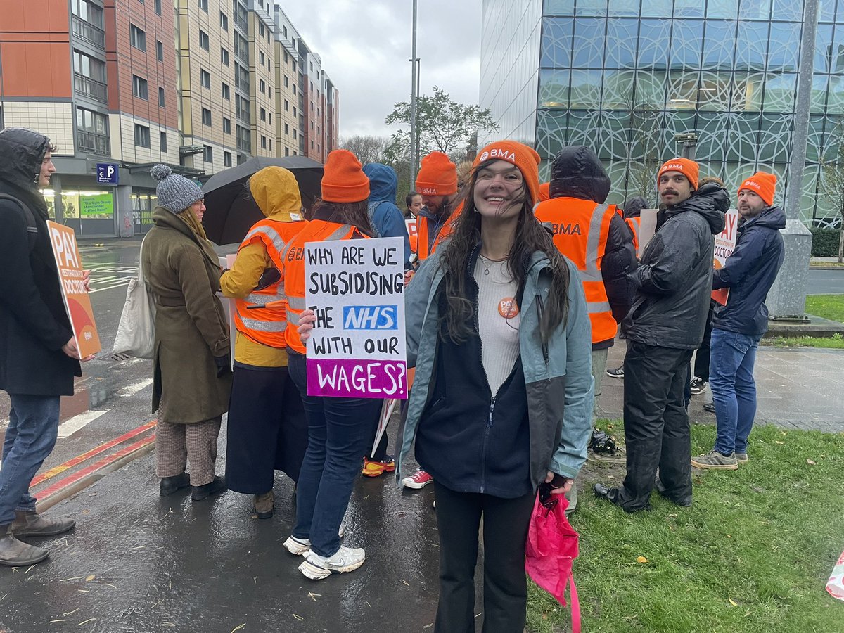 TheDrMagazine's tweet photo. @Doyvla @BMAResidents @_VivekTrivedi @wesstreeting Molly Nobes says it’s ‘really important’ resident doctors keep up the momentum of strikes. 

She says Wes Streeting’s previous support now seems ‘hollow’ because he isn’t following through on the promised #PayRestoration journey. https://t.co/O74hTk5OHJ