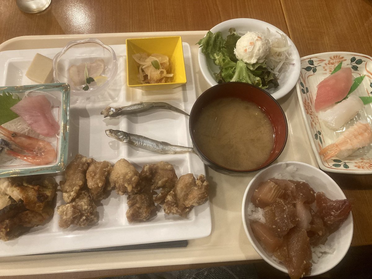 araburuspirits's tweet photo. 晩ごはんのお時間 https://t.co/izrqmRVp8f