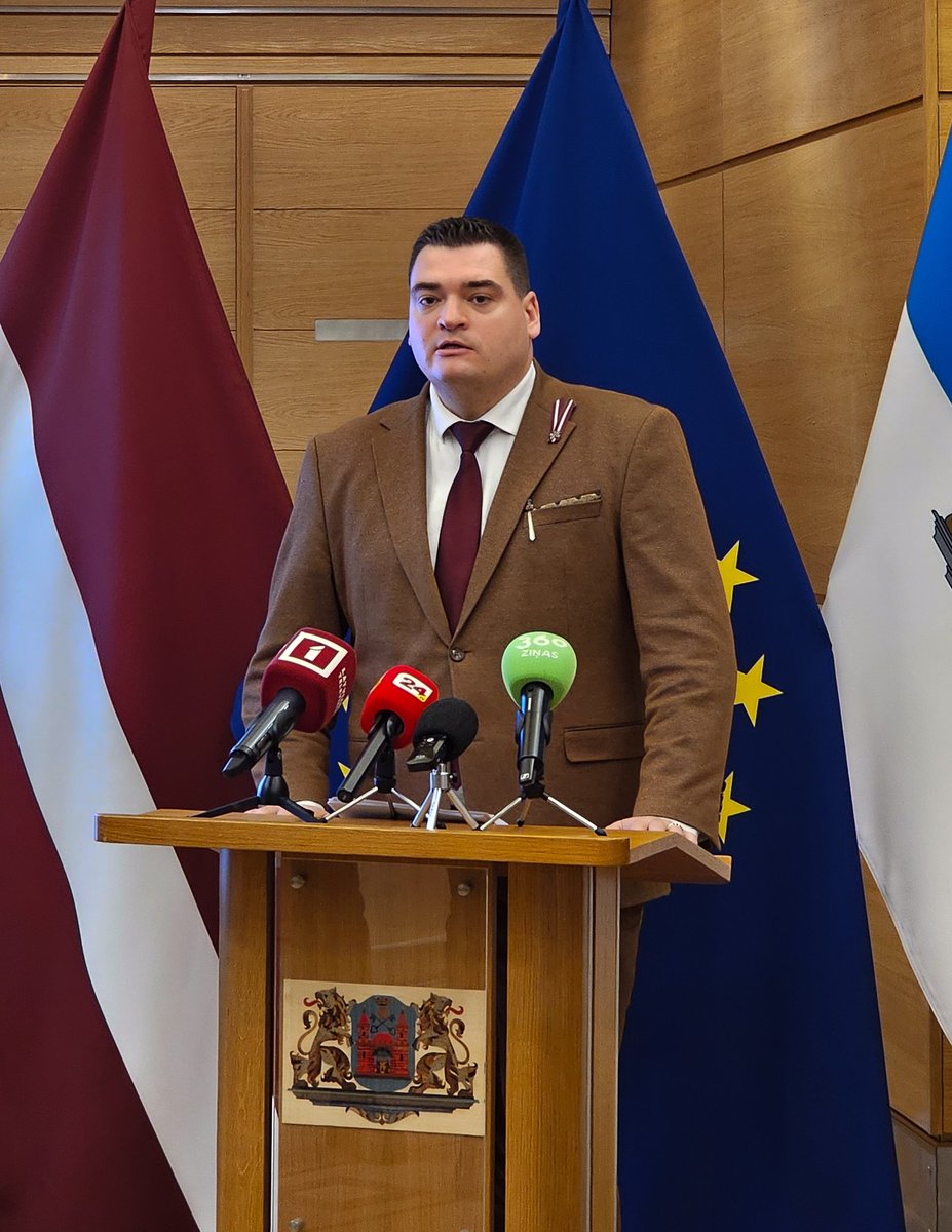 ‼️ Šogad <a href="/RigasPP/">Rīgas pašvaldības policija</a> Valsts robežsardzei nodevusi 38 personas bez derīgām uzturēšanās atļaujām.

☝️ No tām 23 personas bija nelegāli šķērsojušas Latvijas robežu, 5 nebija tiesiska pamata uzturēties valstī, 3 gadījumos veikta robežsardzei nepieciešamā aizturēšana, 3 atradās