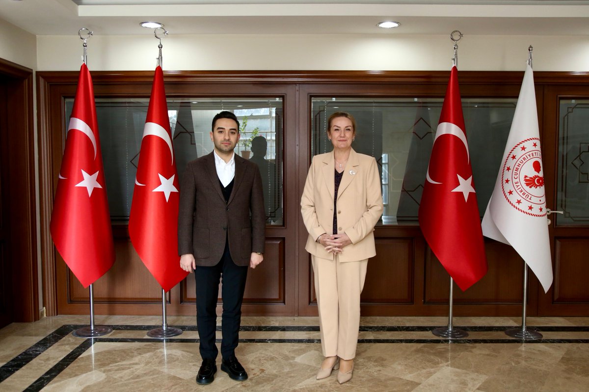 24. Dönem Milliyetçi Hareket Partisi Osmaniye Milletvekili Merhum Hasan Hüseyin Türkoğlu'nun kıymetli oğlu Sn. Mehmet Oğuz Türkoğlu, Kaymakamımız Sn. Özlem Bozkurt Gevrek'i ziyaret etti. Nazik ziyareti için kendilerine teşekkür ederiz.
<a href="/Ozlemgevrek/">Özlem Bozkurt Gevrek</a>