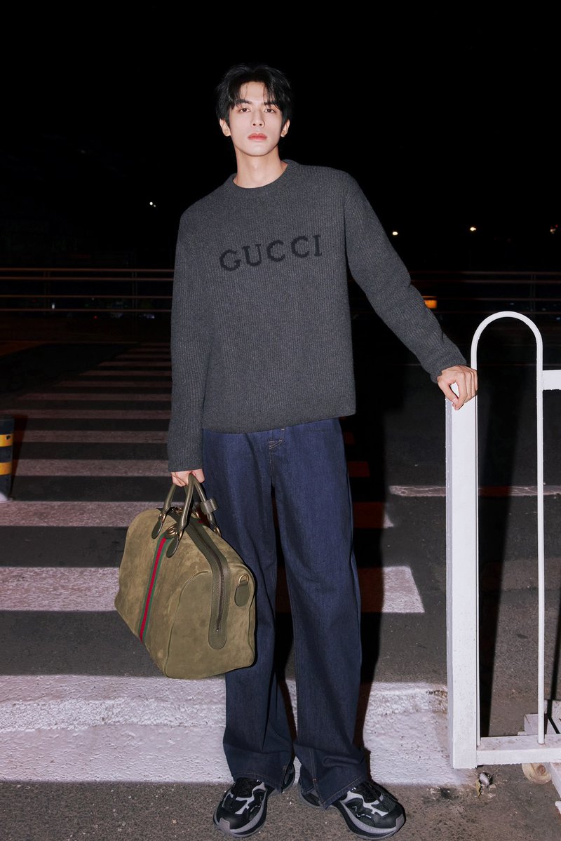 vmansea's tweet image. See these Asian stars in full #Gucci head to toe for style inspiration.

#GulfKanawut #JinBTS #ZhangLingHe #SongWeiLong