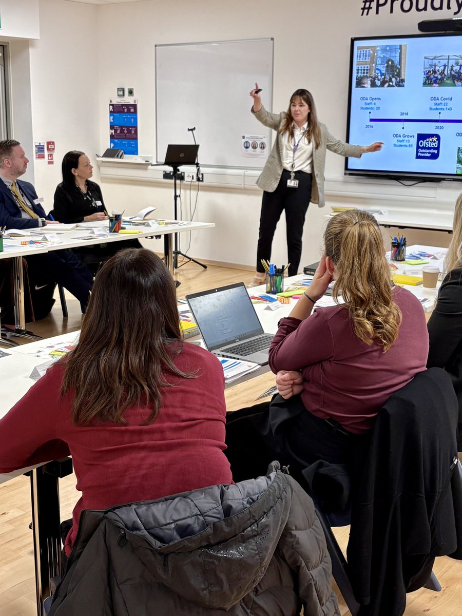 1DegreeAcademy's tweet image. Jo Addleton, our Principal, kicked off a day of #ProfessionalDevelopment by talking to @Steplab_co educators about the vision of our school and the role #PD and #IC play in achieving this vision. #ProudlyDifferent