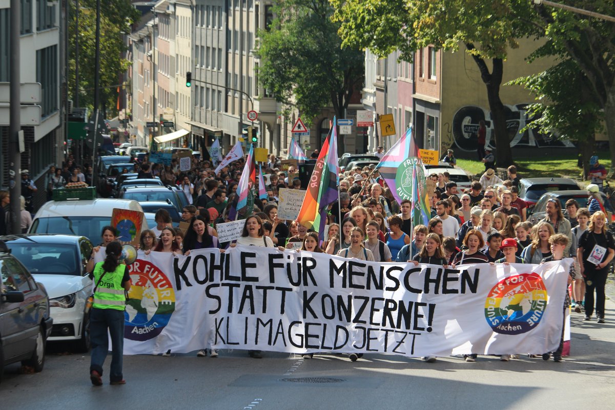📢 Heute ist #KLIMASTREIK! ✊

In über 70 Städten demonstrieren wir heute mit <a href="/FridayForFuture/">Fridays for Future Germany</a> für Klimagerechtigkeit und gegen den fossilen Rollback von Merz, Reiche und co.!

Also - Raus auf die Straßen!💥🔁