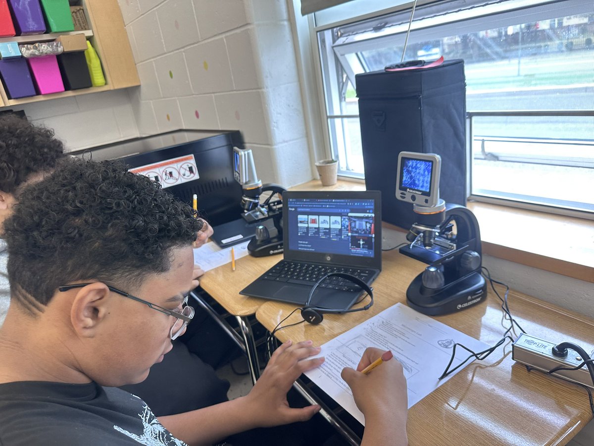 Candice0176's tweet image. Microscope work continues as we make our own wet mount slides - the infamous “e” and onion - next up cheek cell. #scienceisfun