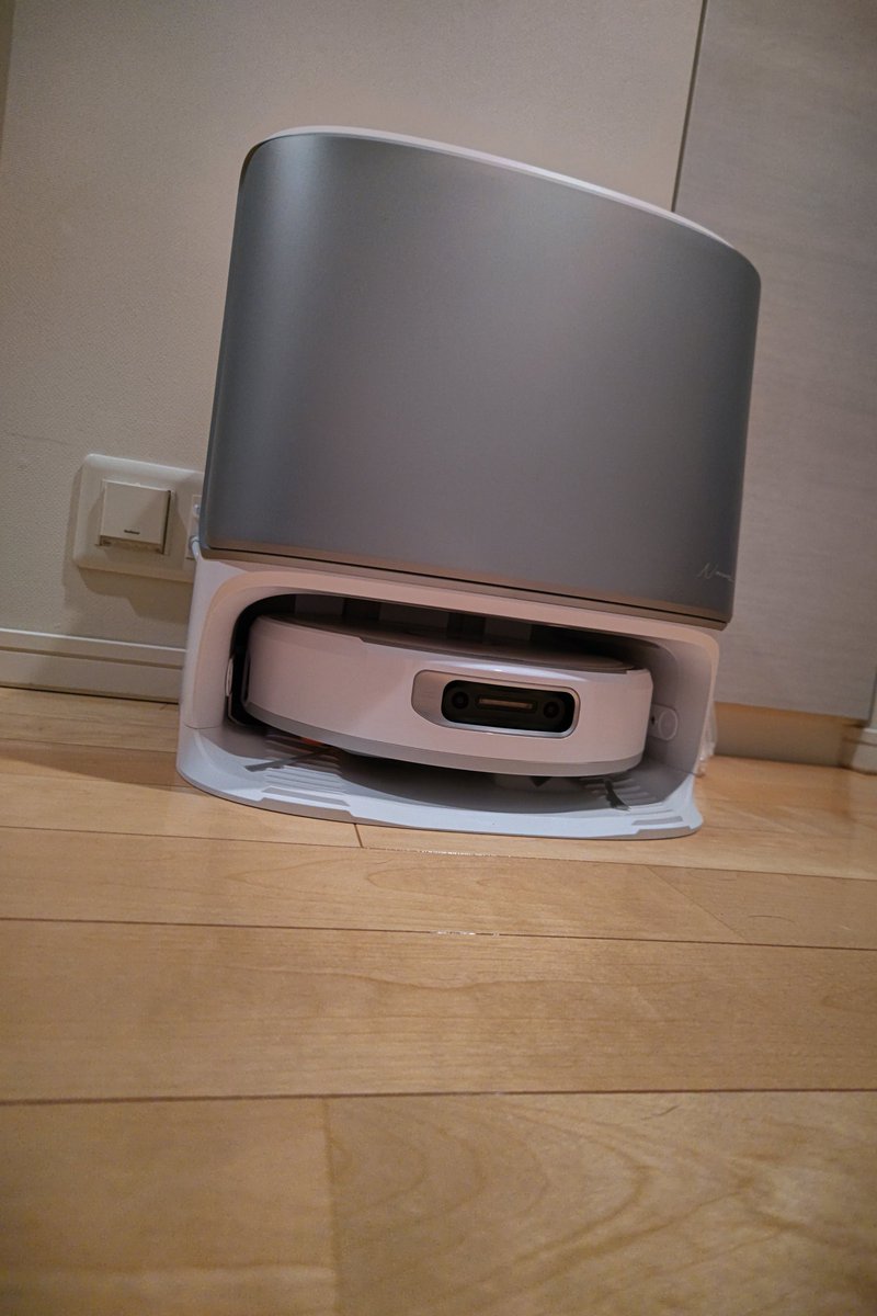 gou_gou777's tweet image. 今週末届いたのはNarwal Flow ロボット掃除機
しっかりとスーリィ🐱チェックが入ります✅
設置して充電開始🔌アプリ連携まで完了したので、動かすのは昼間にしよう
#NarwalFlow #ロボット掃除機
