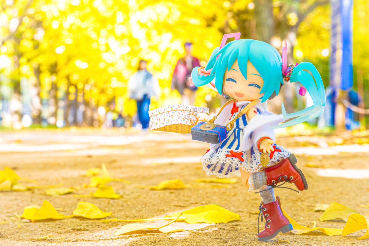 黄金色のトンネルへ ─

ナツハ「ほら、早く行くよっ！」

 #ねんどり
 #ねんどりコン2025フリー