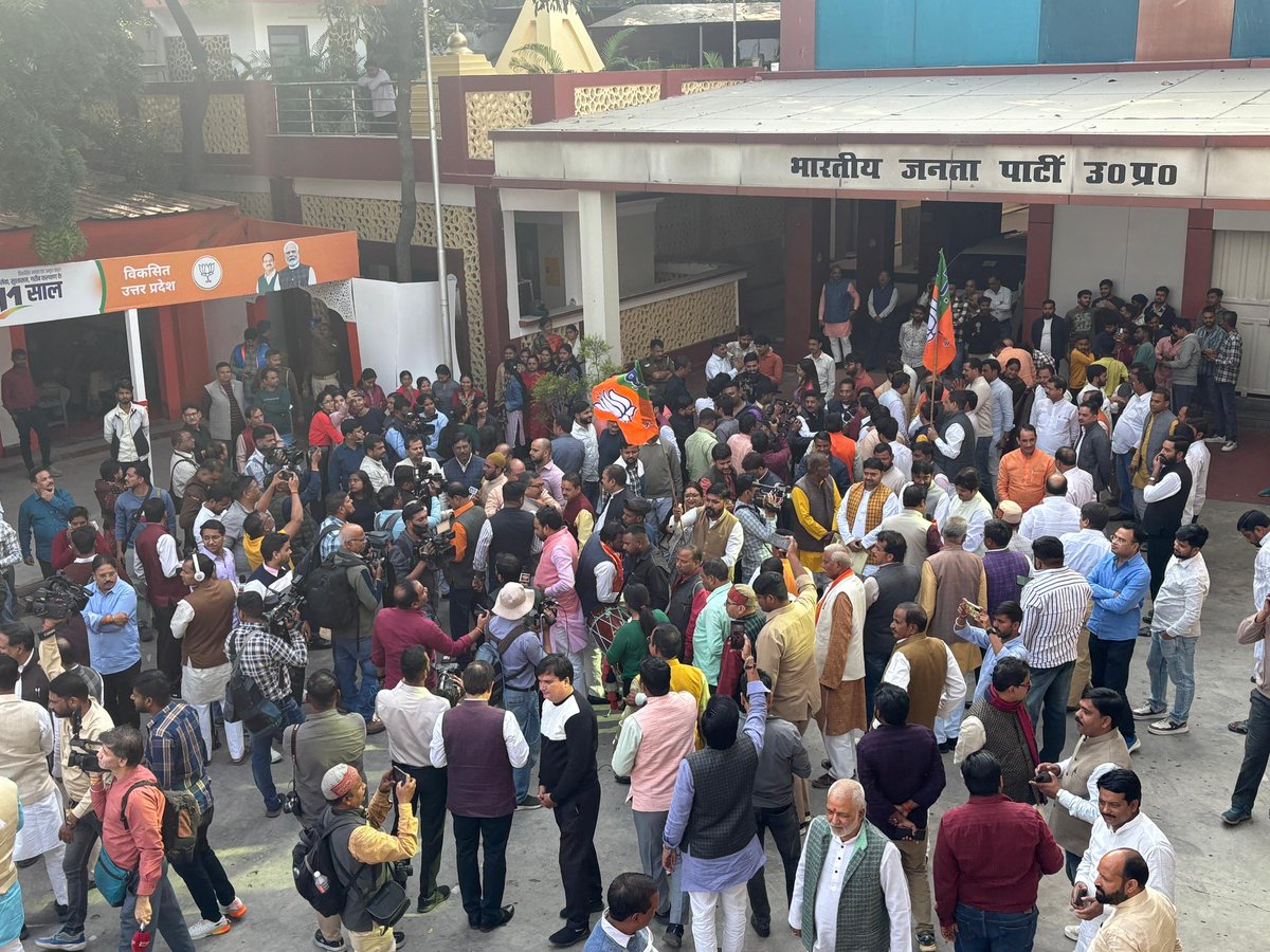 मित्रो-बिहार की ऐतिहासिक विजय पर प्रदेश मुख्यालय में मा० प्रदेश महामंत्री (संगठन) आदरणीय श्री Dharampal Singh जी सहित सभी पदाधिकारियों एवं कार्यकर्ताओं को शुभकामनाएँ दी।

आदरणीय प्रधानमंत्री श्री Narendra Modi जी को हृदय से बधाई एवं आभार।

साथ ही, एन.डी.ए. के सभी समर्पित