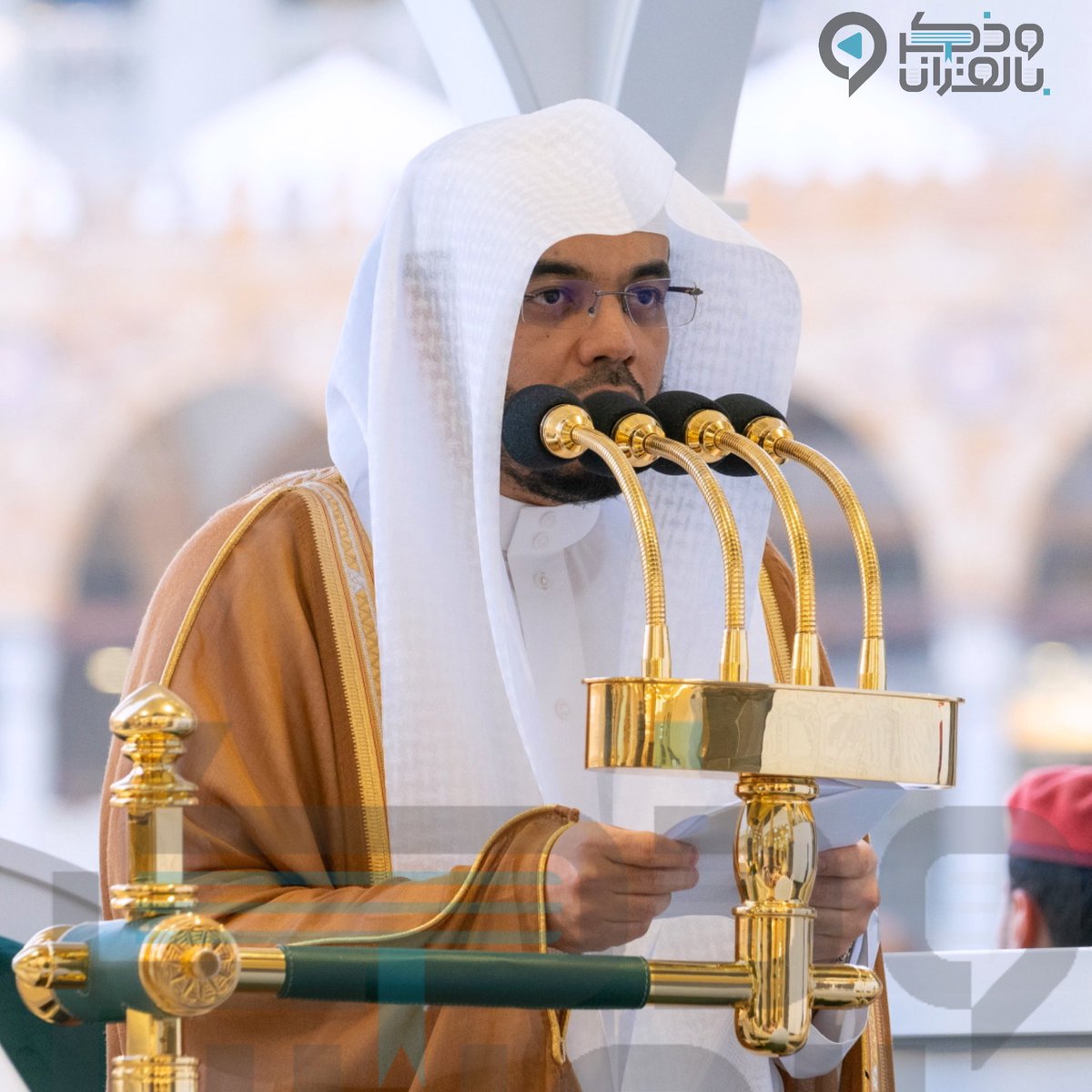 في الوقت الذي ظهرت فيه بعض الطروحات النفسية التي تُوهِم بالتقليل من مكانة الوالدين أو تُبرّر العقوق بمسمّيات عصرية؛ جاء منبر المسجد الحرام اليوم بخطبة الشيخ #ياسر_الدوسري ليعيد الأمور إلى نصابها، مؤكدًا أن برّ الوالدين عبادة، وقربة، وطريق إلى رضا الله، وليس شعورًا يخضع لمزاج