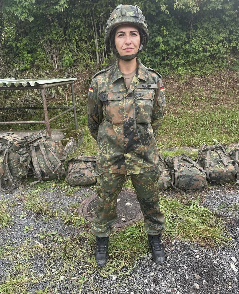 Diese Leute werden nicht für Deutschland kämpfen. Sie verkaufen &amp; ruinieren es, schaden der Bevölkerung.

Sie werden euch schicken, wenn sie ihre schmutzigen Kriege führen. Euer Leben bedeutet ihnen nichts. Gar nichts. Das müsst ihr verstehen.

Deshalb: Für Frieden. Gegen Krieg.