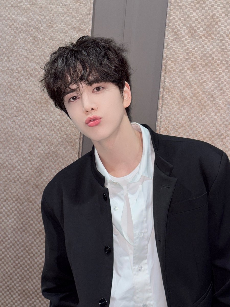 The MY Breezy days fansign is complete Spending the evening with THE B made today feel extra refreshing🌙 Thanks to all of you, I can end the day with a light heart and a smile🫶🏻