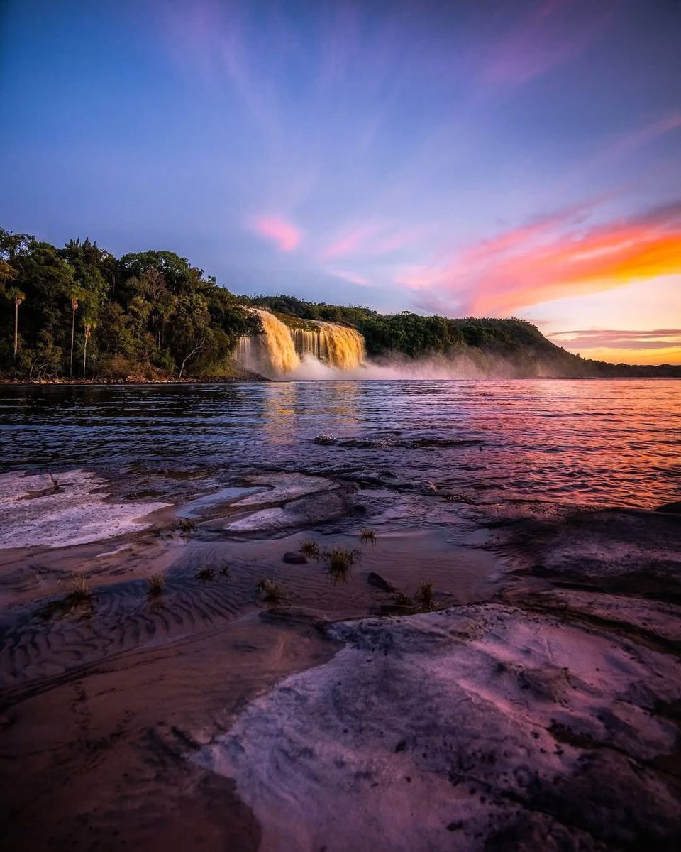 Maravilloso 
PARQUE NACIONAL 
CANAIMA salto Hacha 
Laguna de Canaima 
Edo Bolívar VENEZUELA 
🇻🇪🇻🇪🇻🇪🇻🇪🇻🇪🇻🇪🇻🇪🇻🇪🇻🇪🇻🇪
<a href="/venezuelaenfoto/">Venezuela en Foto</a>