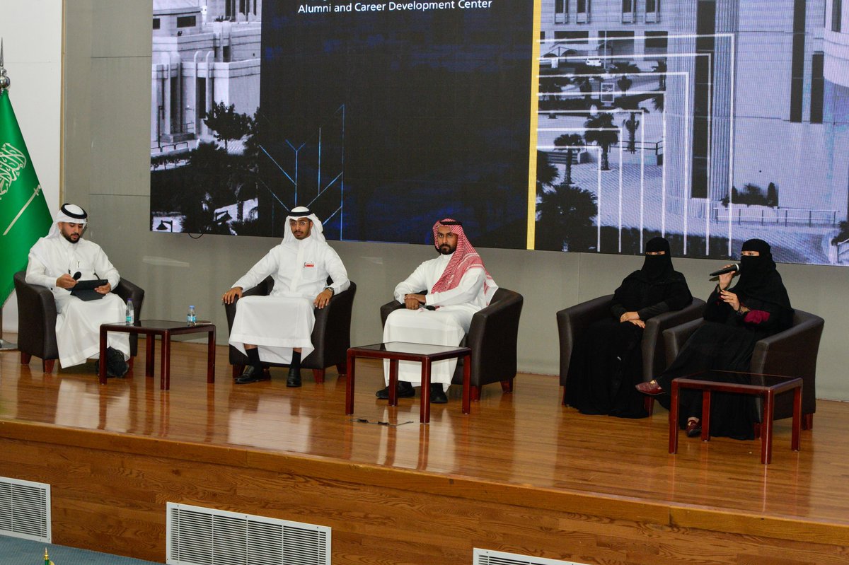 IAU_KSA's tweet image. وأضافت أن الورشة سعت إلى تعريف الطلبة بآفاق المهنة المستقبلية في مجال التسويق، واستعراض التجارب الملهمة في هذا القطاع، إضافة إلى إبراز فرص التميز والإبداع فيه، من خلال مناقشات تفاعلية ومداخلات من المتخصصين والمشاركين.

كما شهدت الورشة تفاعلاً مميزًا من الحضور، حيث طرح الطلبة…