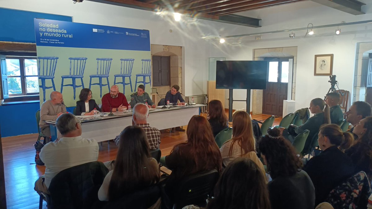 ProgramaViernes's tweet image. 🗣️ Ya estamos en #CasarDePeriedo (Casona Museo Jesús de Monasterio) disfrutando de la segunda jornada de &quot;Soledad no deseada y mundo rural&quot;. Puedes seguir la retransmisión en directo a través de nuestro canal de @YouTube. #ProgramaViernes