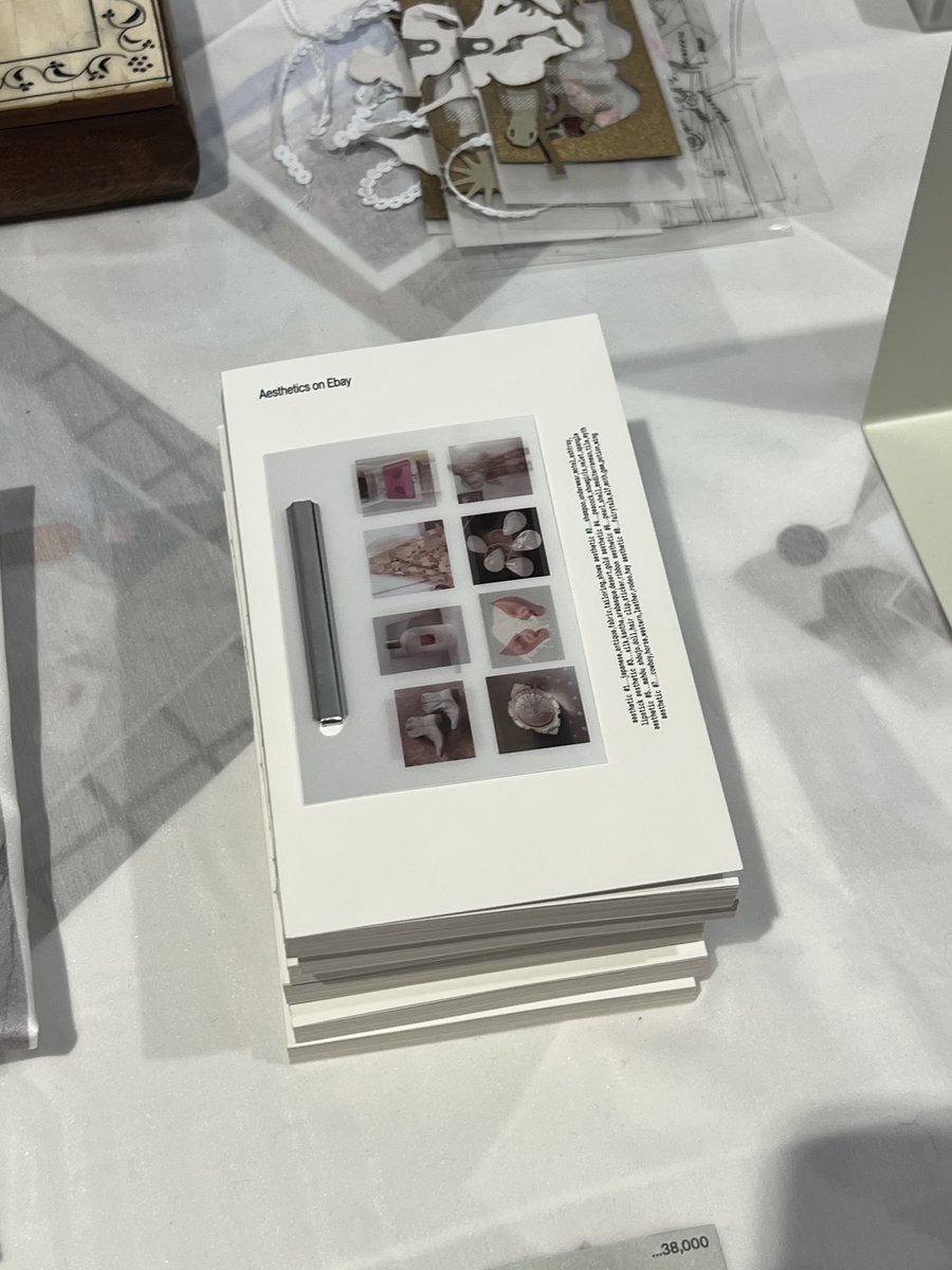 maythemusic's tweet image. 1. 온통 일본관련책들만 보이길래 흥미없었는데, 보석처럼 발견한 &amp;gt;국내&amp;lt;대전여행에 딱 필수조합인 입문서

2. 커버가 독특하고 레트로한 사진들도 좋았다!

3. 디자인감도가 오늘 본 책들중 가장 높아서 놀란 Aesthetics in Ebay..다좋았음 

4. 장손 각본집을 사면 대명식품도장을 찍을수있다? 🫛