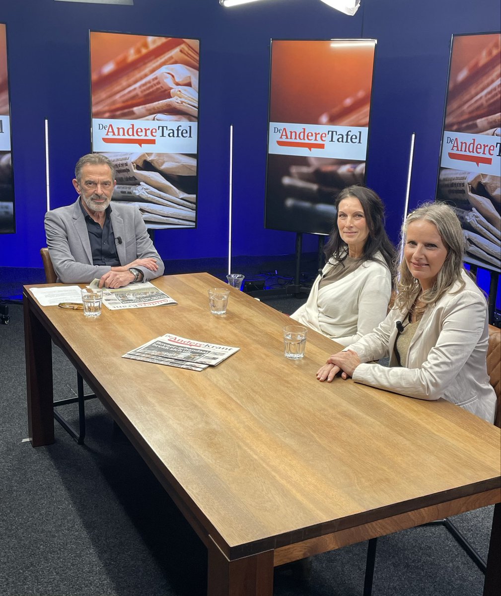 cafeweltschmerz's tweet image. Aanstaande zondag is er weer een nieuwe aflevering van De Andere Tafel!