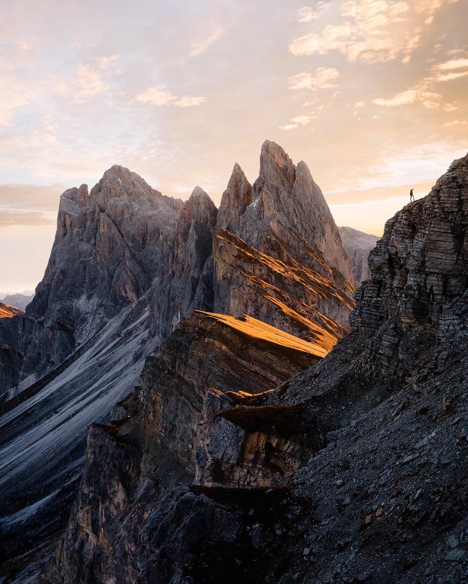 earthcurated's tweet image. Autumn in the Dolomites 🍂✨