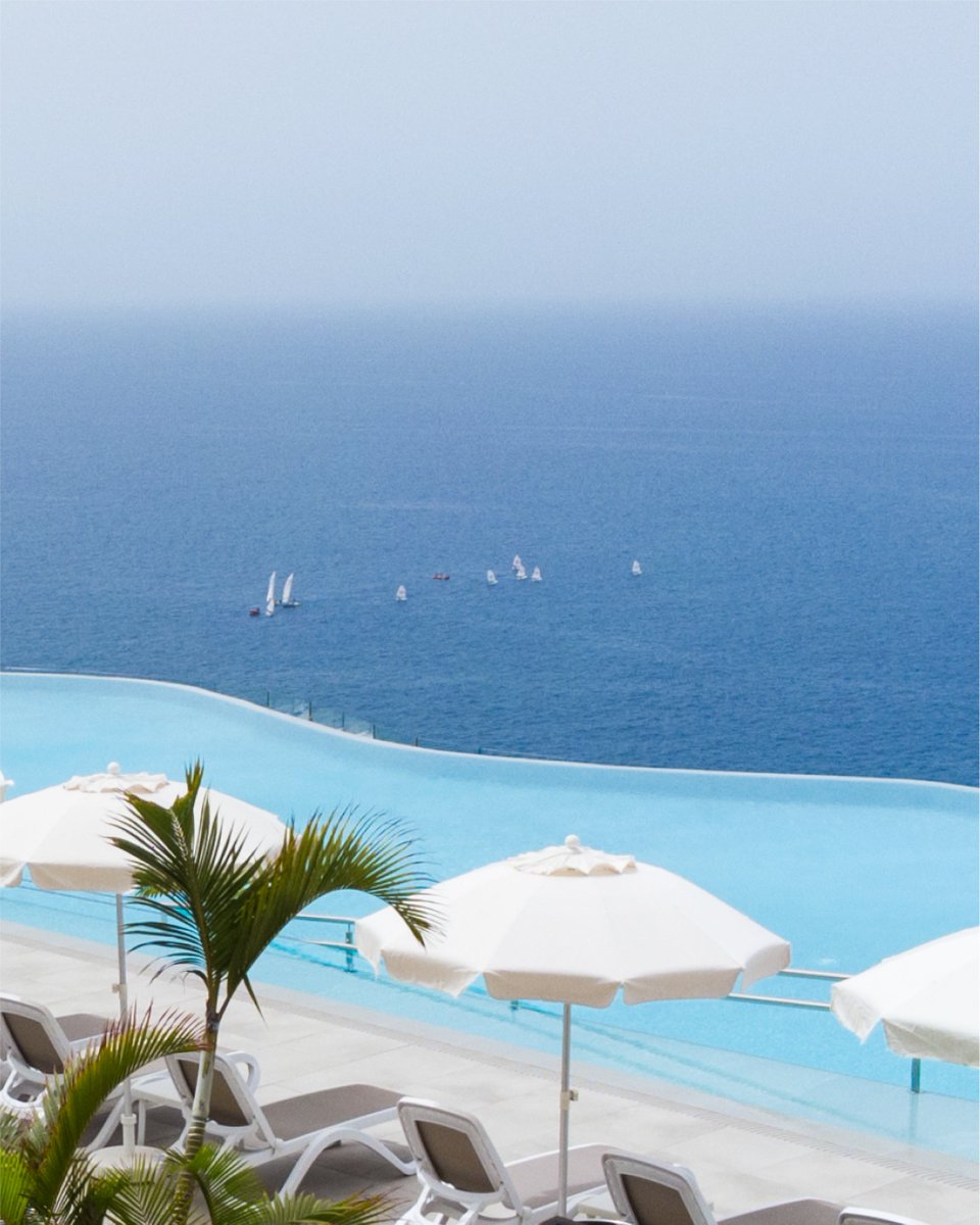 🌴 Cuando el mar se convierte en tu horizonte y el silencio lo dice todo.

En Gloria Palace Amadores, las vistas no solo se miran… se sienten.