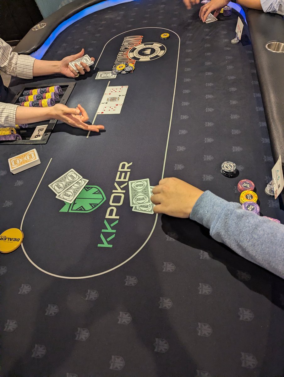 ラスベガス、Neveda – カジノ踊子( Playingカードデッキ – 52カードPokerサイズwithジョーカー) Authentic Las  Vegas Casino Playing Cards - 36 Deck Bundle (No Jokers) - Used Casino Cards  with Cut Corners, Standard Size - Designs from Assorted Casinos -