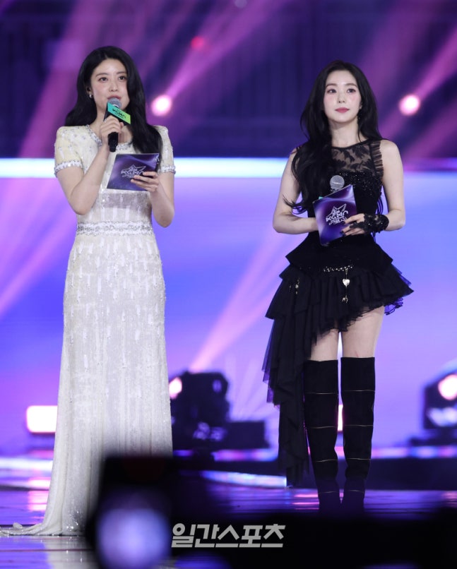 Irene with Nam Jihyun 🤍🖤

#MCIreneForKGMA