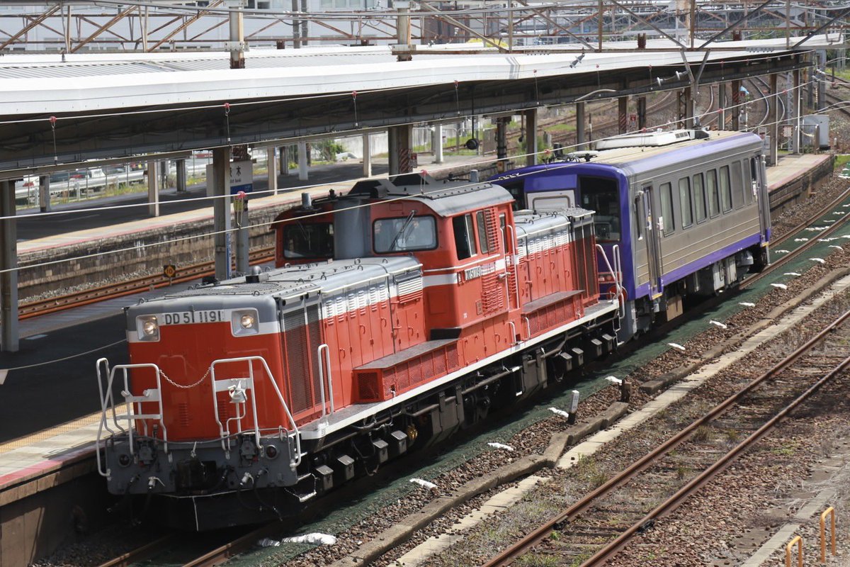 MSK_models's tweet image. 【今週の店長のおすすめ】
今週は2両から始められる手軽さが魅力のTOMIX キハ120 関西線(更新車)です。

また、予約受付中のTOMIX DD51 1000  JR西日本仕様に牽引と合わせることで、検査等に合わせて運転される配給列車の再現もおすすめです。

▼通販はこちら▼
matsumoto-shoji.net/item/T98143/?m…