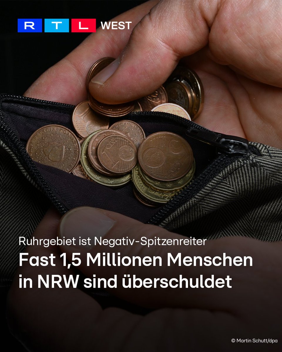 RTLWEST's tweet photo. In Nordrhein-Westfalen steigt die #Überschuldung wieder deutlich. Insgesamt gelten 1,46 Millionen Erwachsene als überschuldet. Das zeigt der neue „Schuldneratlas“ der Wirtschaftsauskunftei #Creditreform mit Sitz in #Neuss. Besonders stark betroffen ist das #Ruhrgebiet mit rund 529.000 Fällen. Dort liegt die #Überschuldungsquote in Städten wie #Gelsenkirchen, #Herne und #Hagen bei mehr als 16 Prozent. Aber auch wohlhabendere Regionen spüren den Trend. Im #Rhein-Kreis Neuss nahm die Zahl der Überschuldeten um fast sieben Prozent zu. Die niedrigsten Quoten verzeichnen #Coesfeld, der Rheinisch-Bergische Kreis und #Münster.