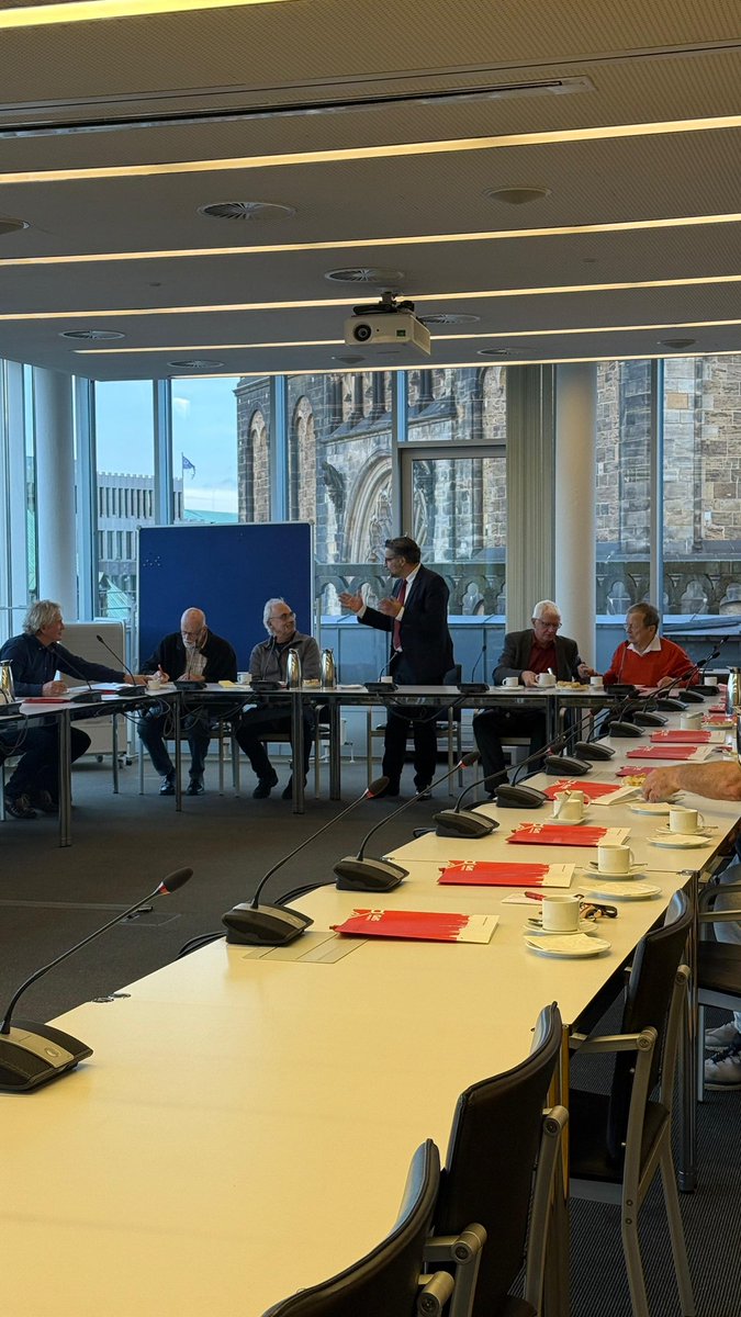 Gestern war die Seniorengruppe der IG Metall zu Besuch. Gemeinsam mit Volker Stahmann habe ich sie in Empfang genommen. Vielen Dank für den angeregten Austausch!

#SPDFraktionHB #SPDFraktionBremen #StarkdurchdenWandel #igmetall