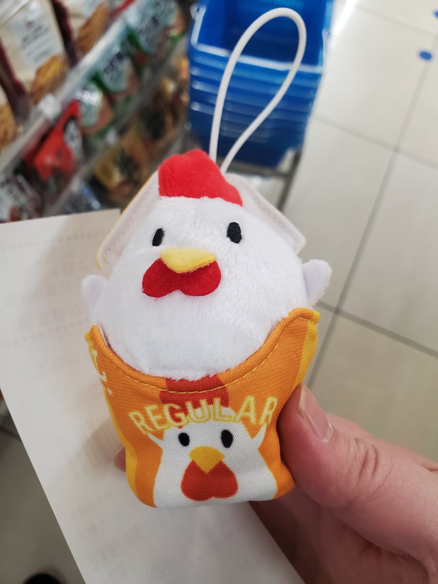 ローソンにあるUFOキャッチャーでからあげクン取れた( ◜௰◝ )笑