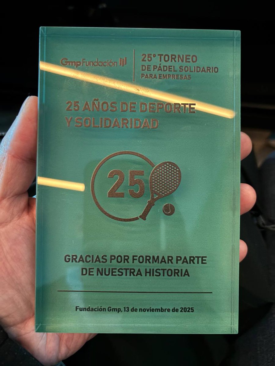 APADISASOC's tweet image. 🎾 25 años de #PadelSolidario con @FundacionGmp: cerca de 500.000 € recaudados para proyectos que mejoran la vida de personas con discapacidad y daño cerebral.
Gracias por el homenaje a entidades como APADIS y por tanto compromiso. ¡Por muchos años más!
#Inclusión #Solidaridad