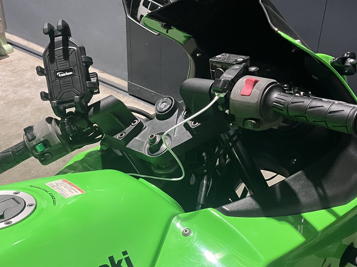 無事電源取り出し完了。
スマホホルダーもつけたからナビバッチリ。
初心者ゆえ時間かかったずら…